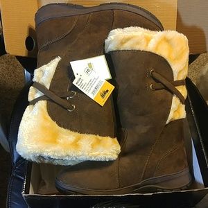 Ladies size 10 NWT winter boots in box ITASCA :)